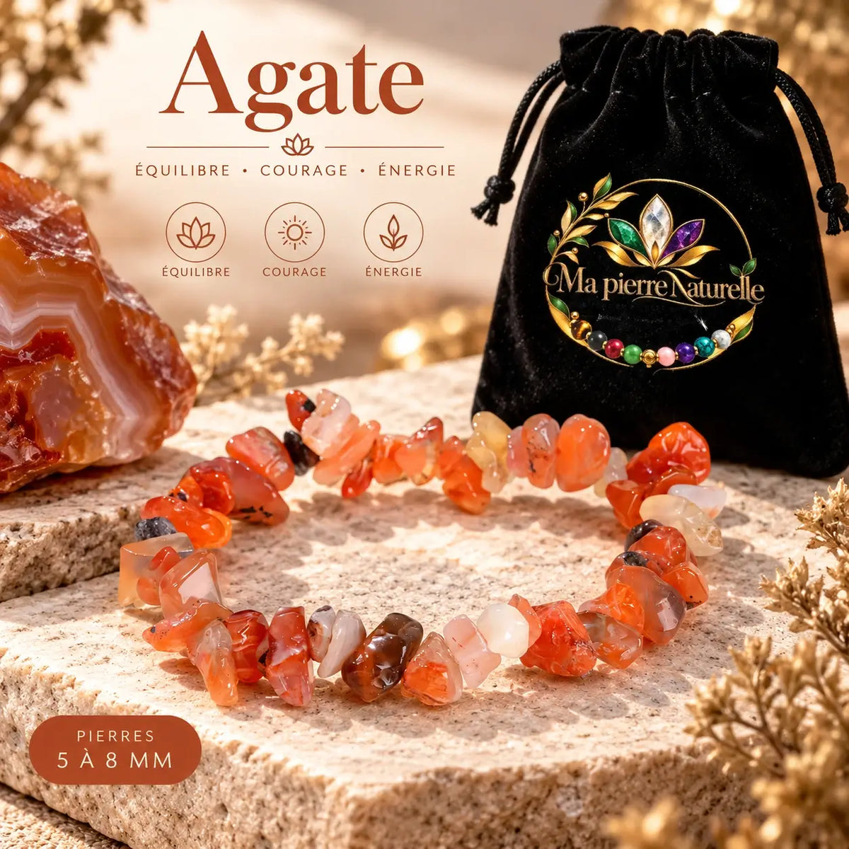 Bracelet en agate aux perles chips orange, blanches et brunes, présenté devant sa pochette noire