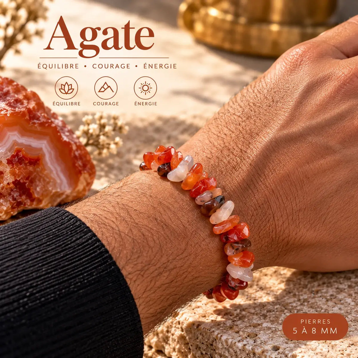 Bracelet en agate orange, blanche et brune porté au poignet avec une manche noire