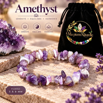 Bracelet en améthyste violet et lavande présenté devant une pochette noire