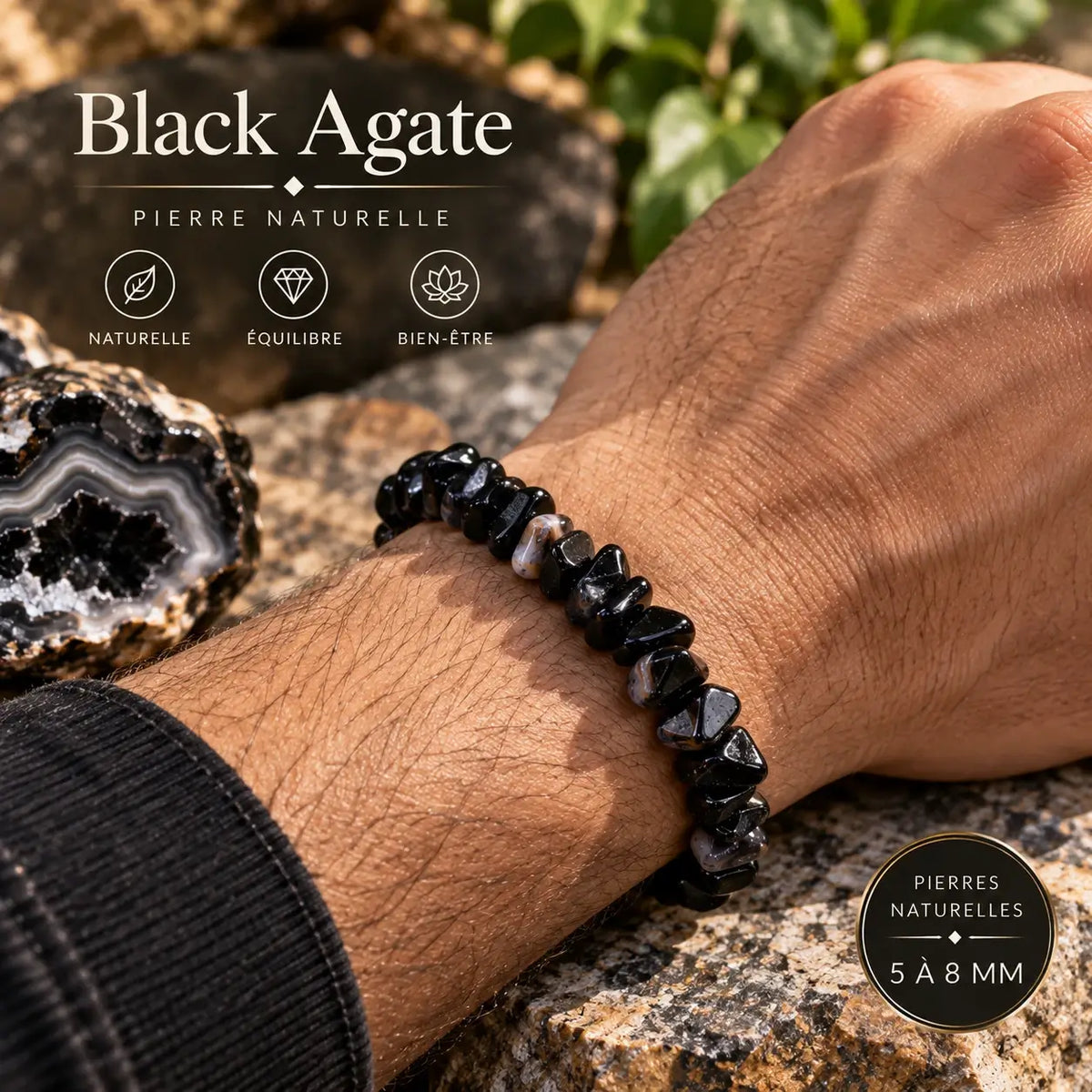 Bracelet en agate noire porté au poignet avec une manche noire