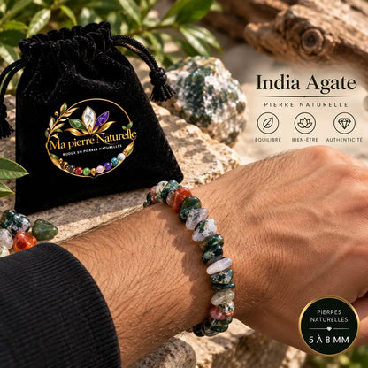 Bracelet India Agate vert, blanc et brun porté au poignet avec une manche noire
