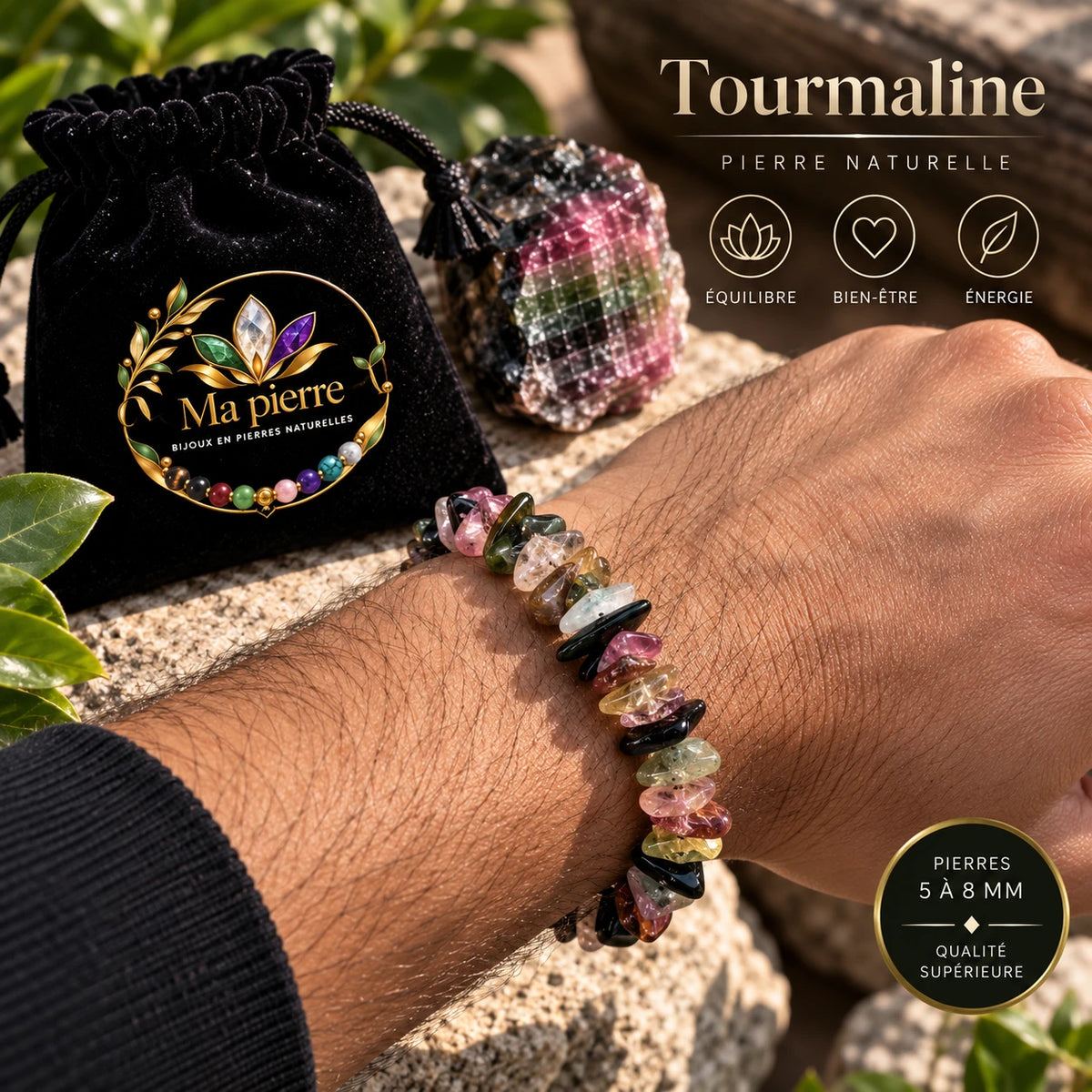 Bracelet tourmaline multicolore porté au poignet avec une manche noire