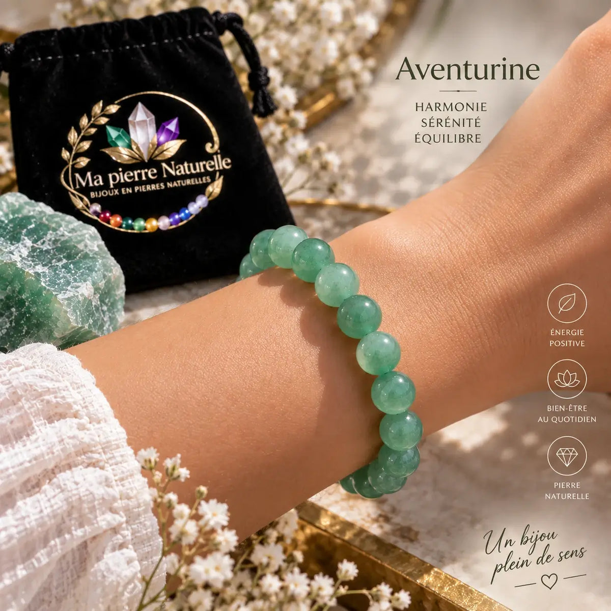 Bracelet en aventurine verte à perles rondes de 8 mm porté au poignet avec une manche claire.
