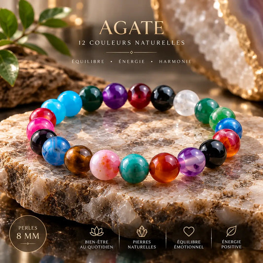 Bracelet en agate multicolore à perles rondes de 8 mm, présenté sur un socle en pierre.