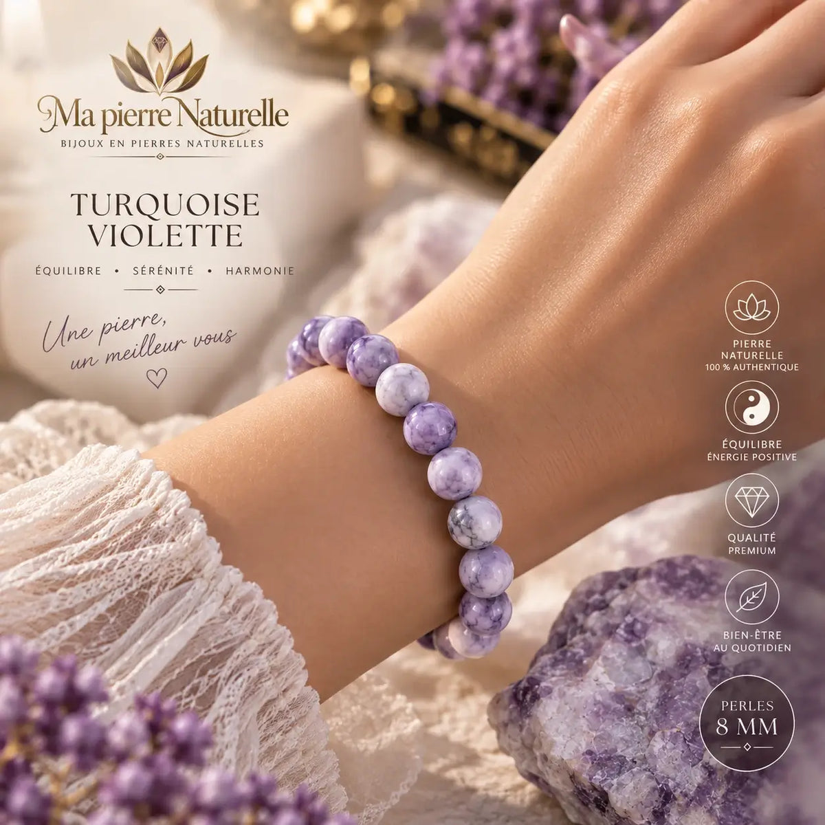 Bracelet Turquoise violette à perles de 8 mm porté au poignet avec une manche claire.
